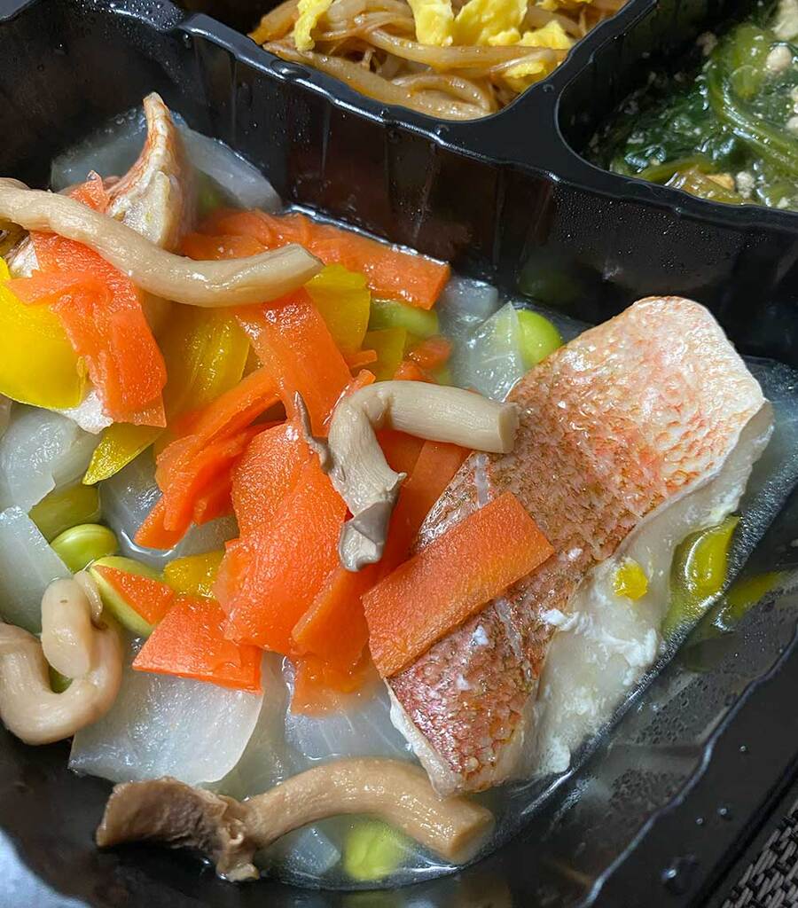 健康直球便の赤魚のコンソメスープ煮